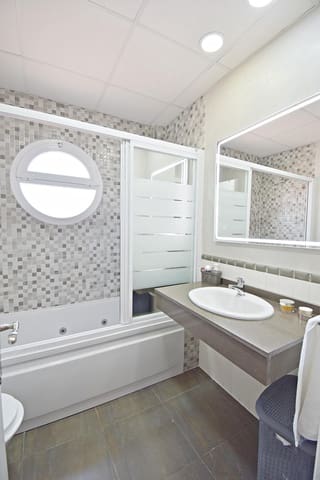 4 slaapkamer Halfvrijstaande villa te koop in Jerez de la Frontera met zwembad - € 400.000 (Ref: 9062313)