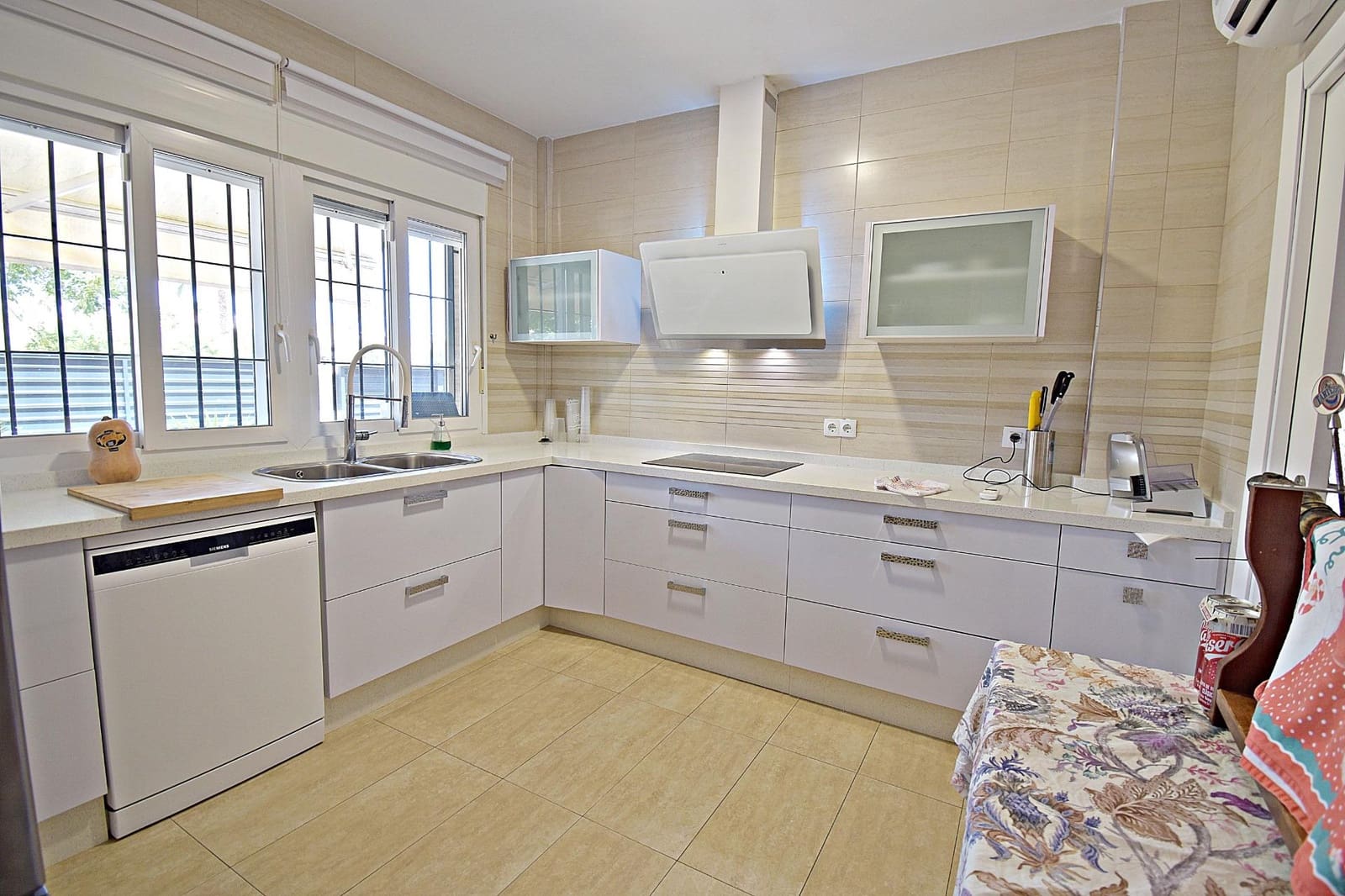 4 soveværelse Semi-Rækkehus til salg i Jerez de la Frontera med swimmingpool - € 400.000 (Ref: 9062313)