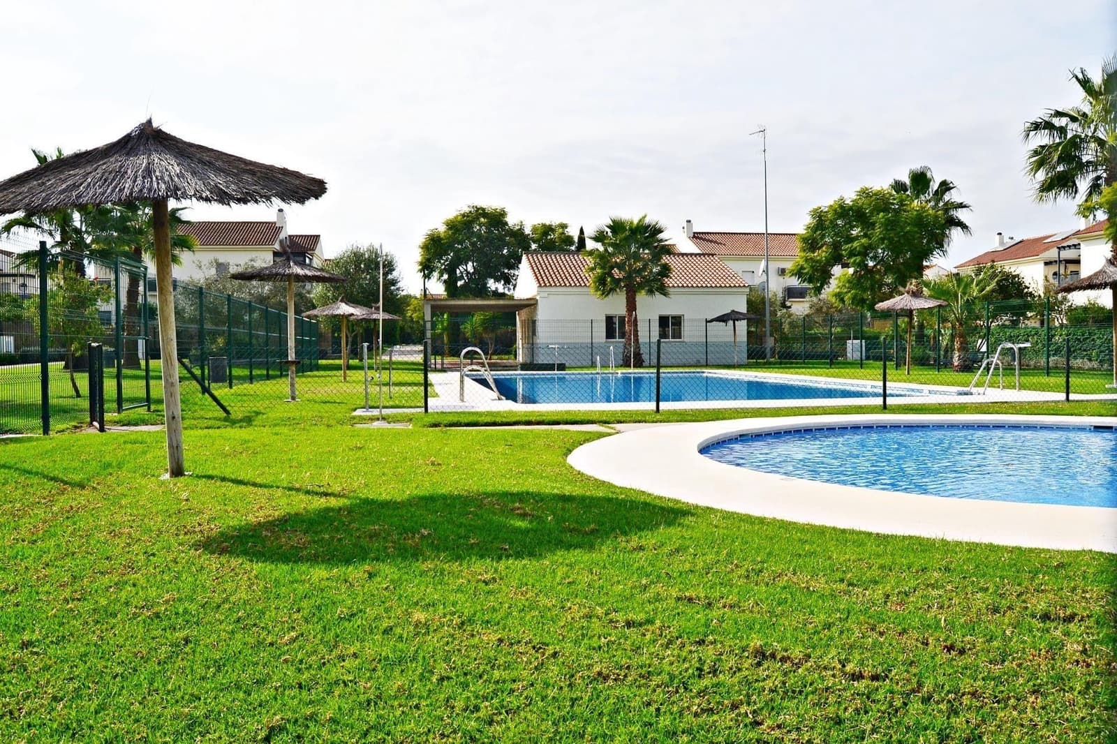 4 soveværelse Semi-Rækkehus til salg i Jerez de la Frontera med swimmingpool - € 400.000 (Ref: 9062313)