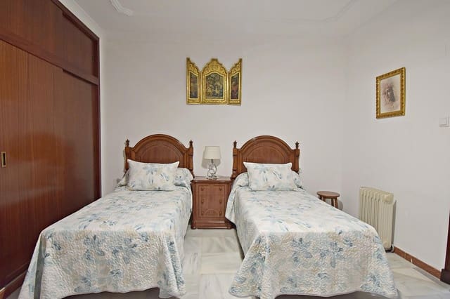 4 slaapkamer Huis te koop in Jerez de la Frontera met garage - € 270.000 (Ref: 9132321)