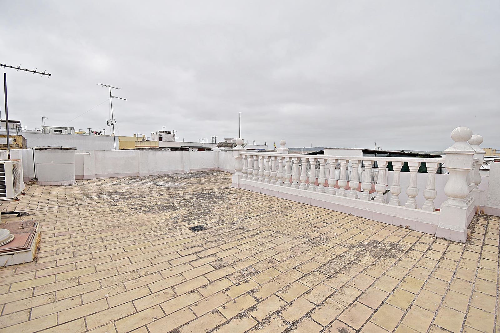 4 slaapkamer Huis te koop in Jerez de la Frontera met garage - € 270.000 (Ref: 9132321)