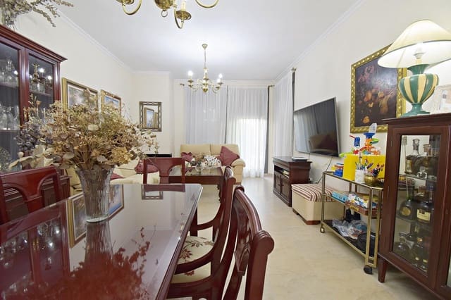 4 slaapkamer Rijtjeshuis te koop in Jerez de la Frontera met zwembad - € 490.000 (Ref: 9296886)