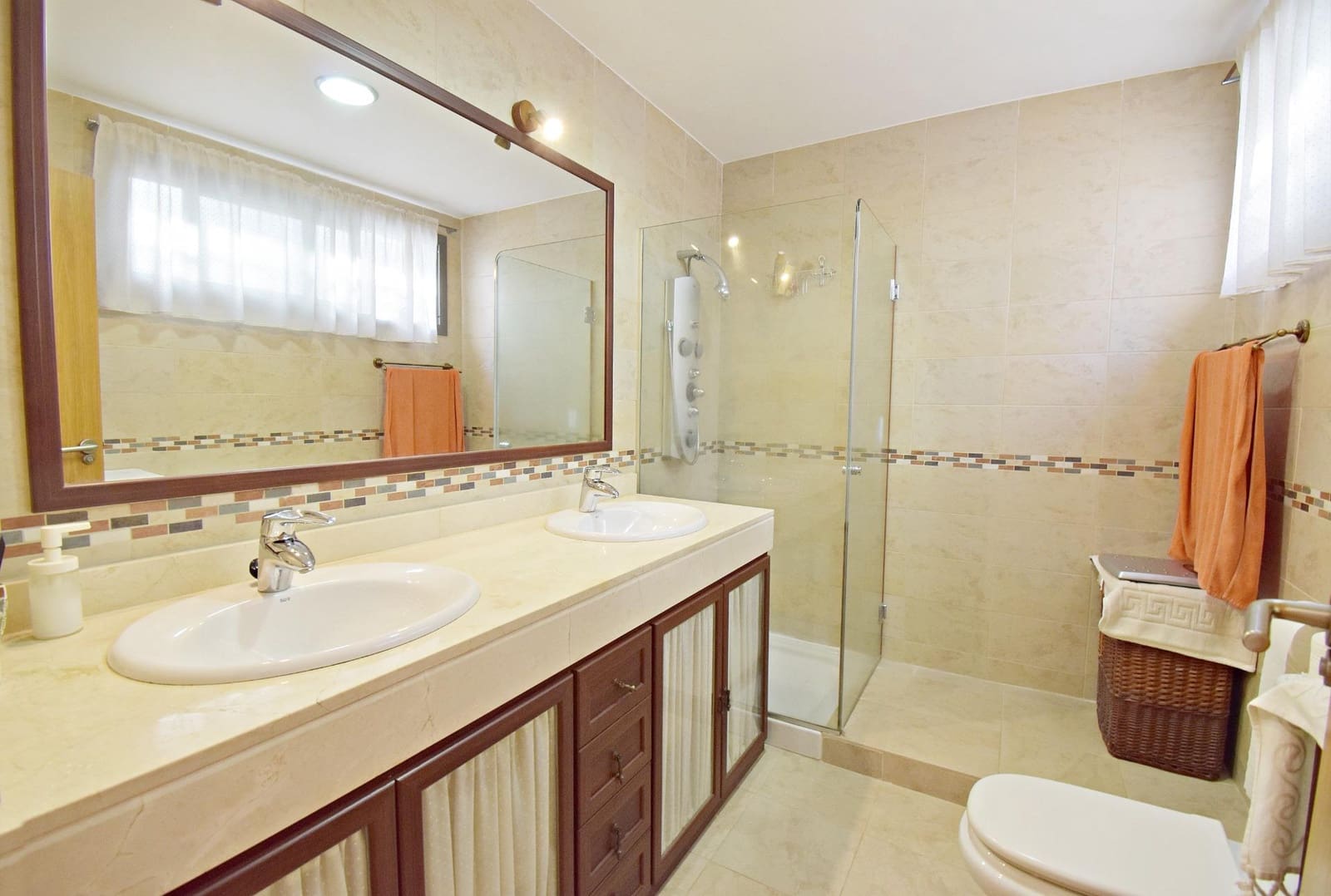 4 slaapkamer Rijtjeshuis te koop in Jerez de la Frontera met zwembad - € 490.000 (Ref: 9296886)