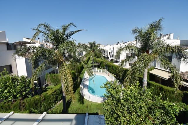 4 slaapkamer Rijtjeshuis te koop in Jerez de la Frontera met zwembad - € 490.000 (Ref: 9296886)