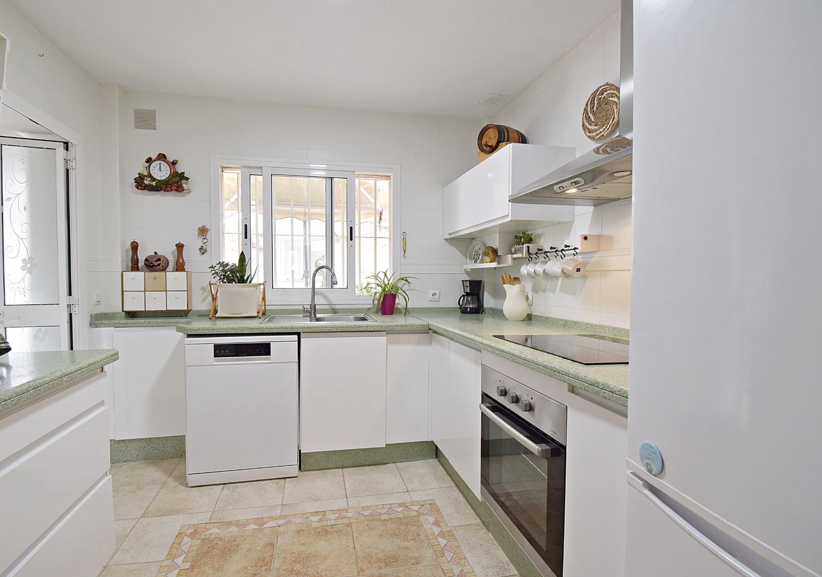 4 bedroom Terraced Villa for sale in Jerez de la Frontera - € 329,900 (Ref: 9334953)