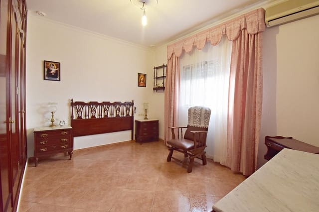 4 chambre Maison de Ville à vendre à Jerez de la Frontera - 219 900 € (Ref: 9462078)
