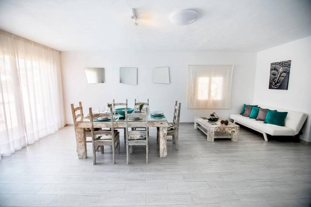 8 soverom Villa til salgs i Nuestra Senora de Jesus med svømmebasseng garasje - € 2 695 000 (Ref: 9113583)