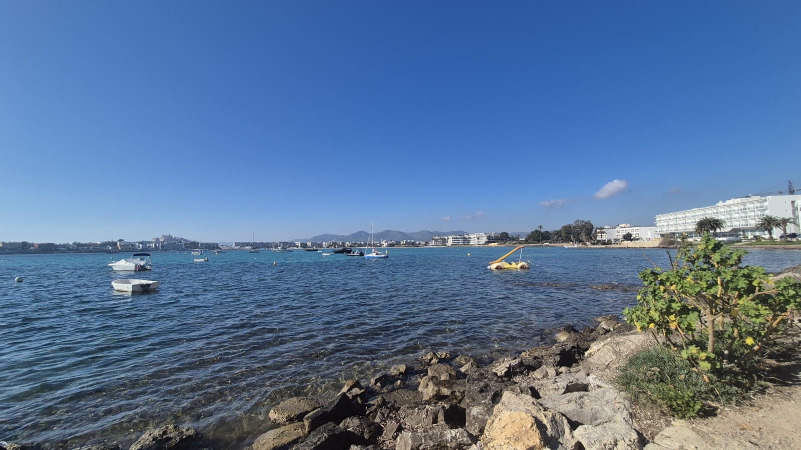 260 makuuhuone Hotelli myytävänä paikassa Santa Eulalia / Santa Eularia mukana uima-altaan - 45 000 000 € (Ref: 9516645)