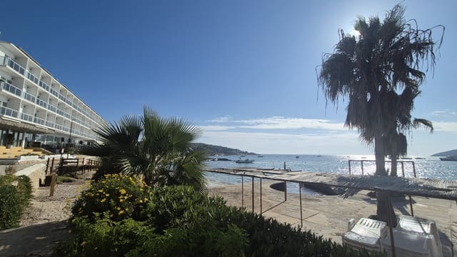 260 makuuhuone Hotelli myytävänä paikassa Santa Eulalia / Santa Eularia mukana uima-altaan - 45 000 000 € (Ref: 9516645)