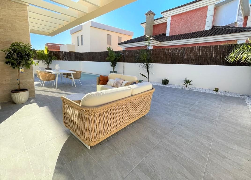 Chalet de 3 habitaciones en Los Montesinos en venta con piscina garaje - 398.900 € (Ref: 6685847)