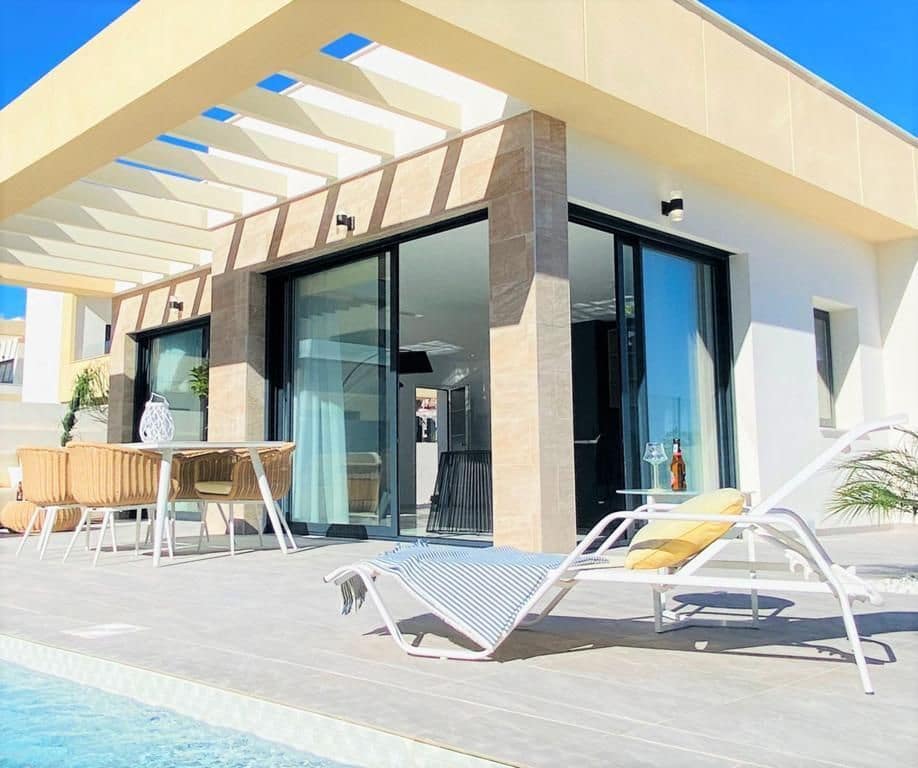 Chalet de 3 habitaciones en Los Montesinos en venta con piscina garaje - 398.900 € (Ref: 6685847)