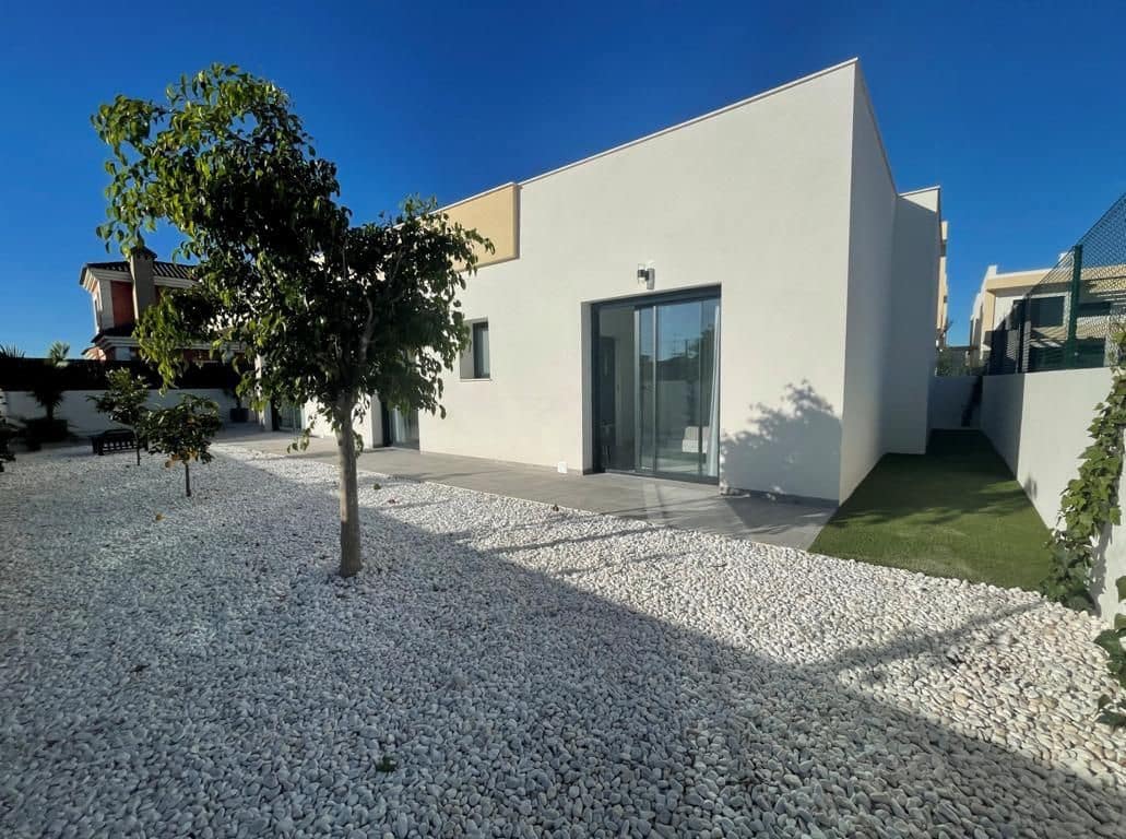 Chalet de 3 habitaciones en Los Montesinos en venta con piscina garaje - 398.900 € (Ref: 6685847)