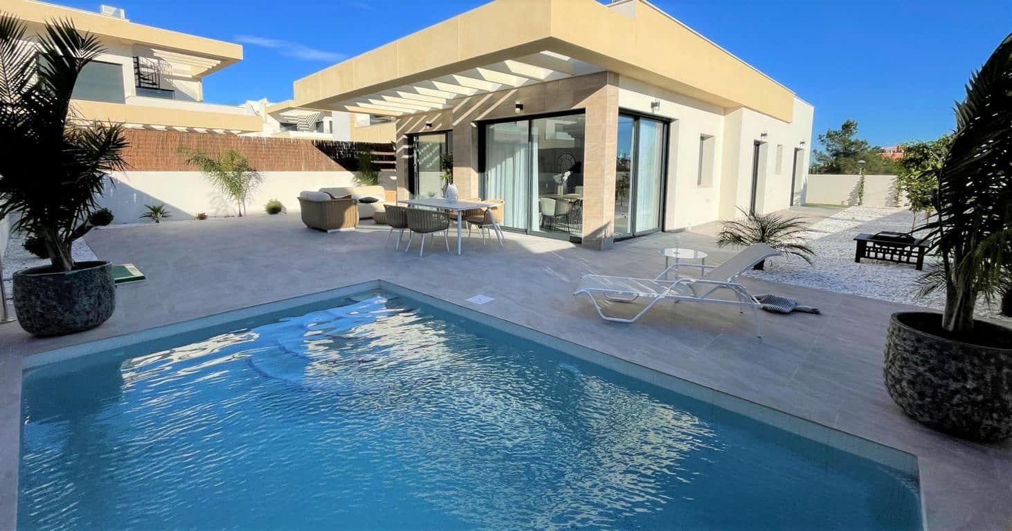 Chalet de 3 habitaciones en Los Montesinos en venta con piscina garaje - 398.900 € (Ref: 6685847)