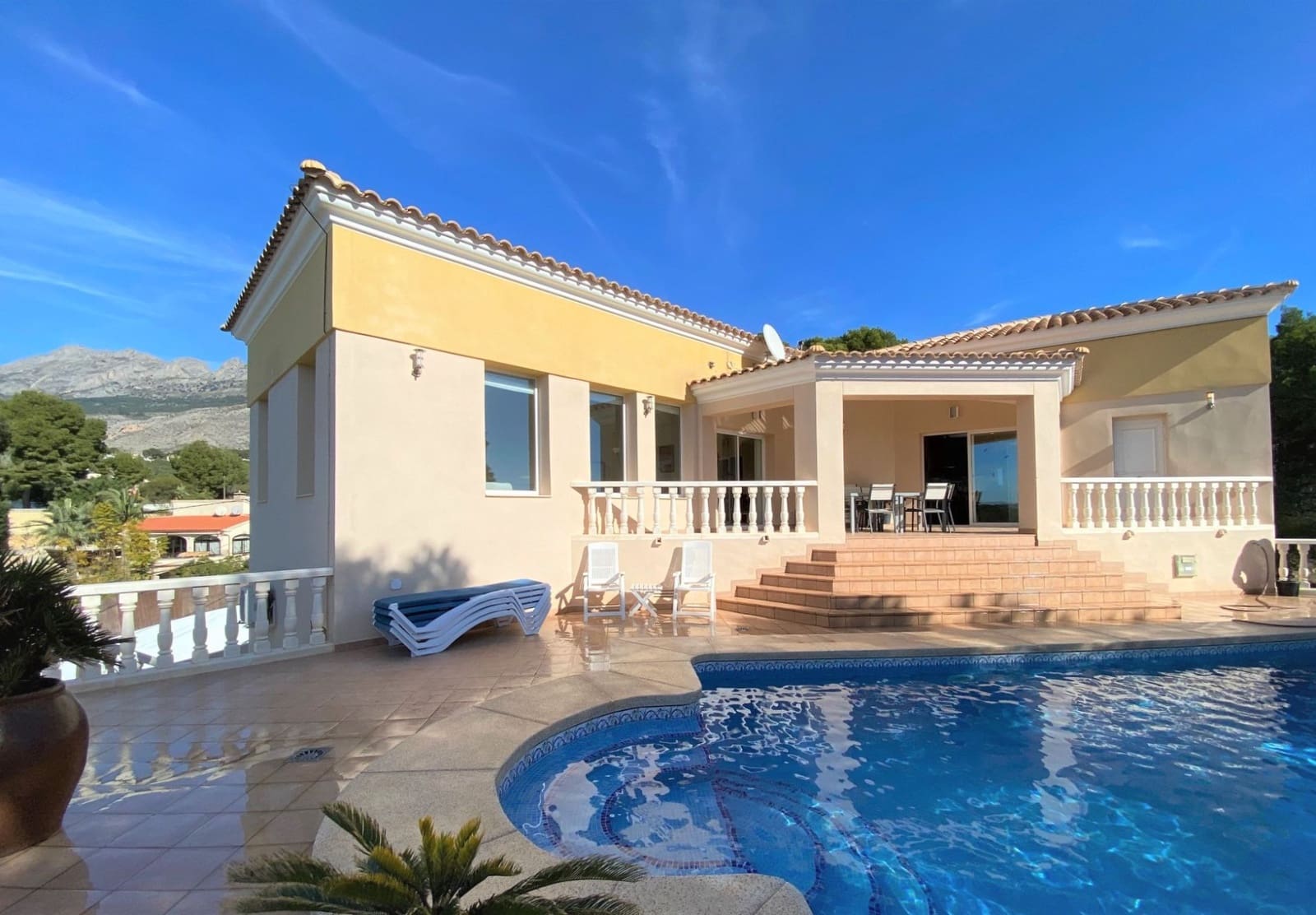 4 soveværelse Villa til salg i Altea med swimmingpool garage - € 649.000 (Ref: 6685848)