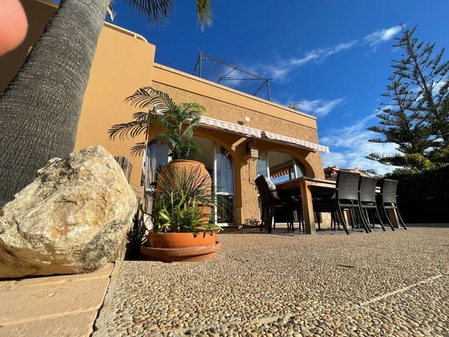 4 bedroom Villa for sale in Calpe / Calp with pool garage - € 875,000 (Ref: 9606788)