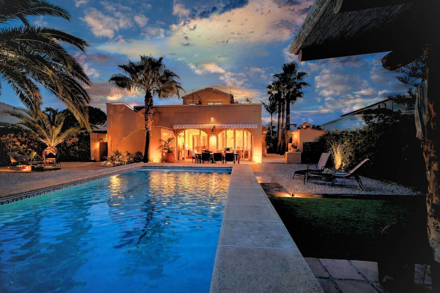 4 bedroom Villa for sale in Calpe / Calp with pool garage - € 875,000 (Ref: 9606788)