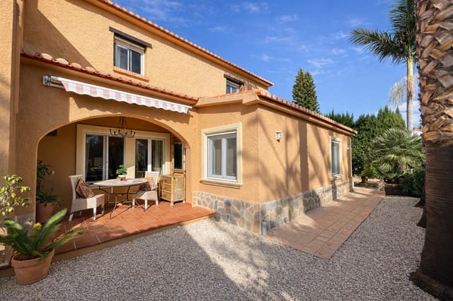 4 soveværelse Villa til salg i Calpe / Calp med swimmingpool garage - € 875.000 (Ref: 9606788)