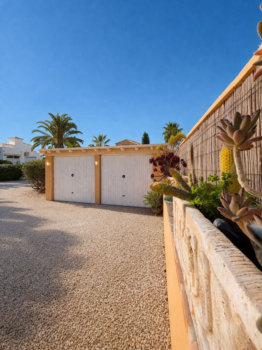 4 Zimmer Villa zu verkaufen in Calpe / Calp mit Pool Garage - 875.000 € (Ref: 9606788)