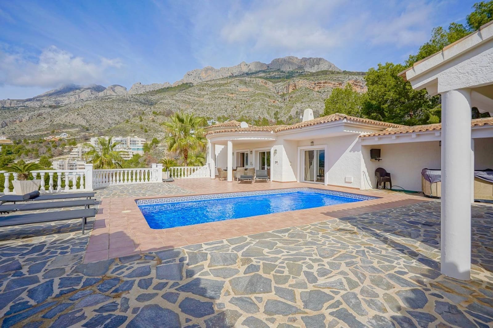 4 Zimmer Villa zu verkaufen in Altea mit Pool Garage - 1.295.000 € (Ref: 9629615)