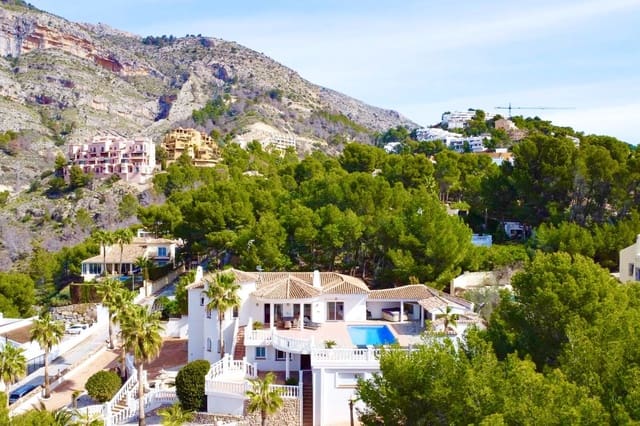 4 Zimmer Villa zu verkaufen in Altea mit Pool Garage - 1.295.000 € (Ref: 9629615)