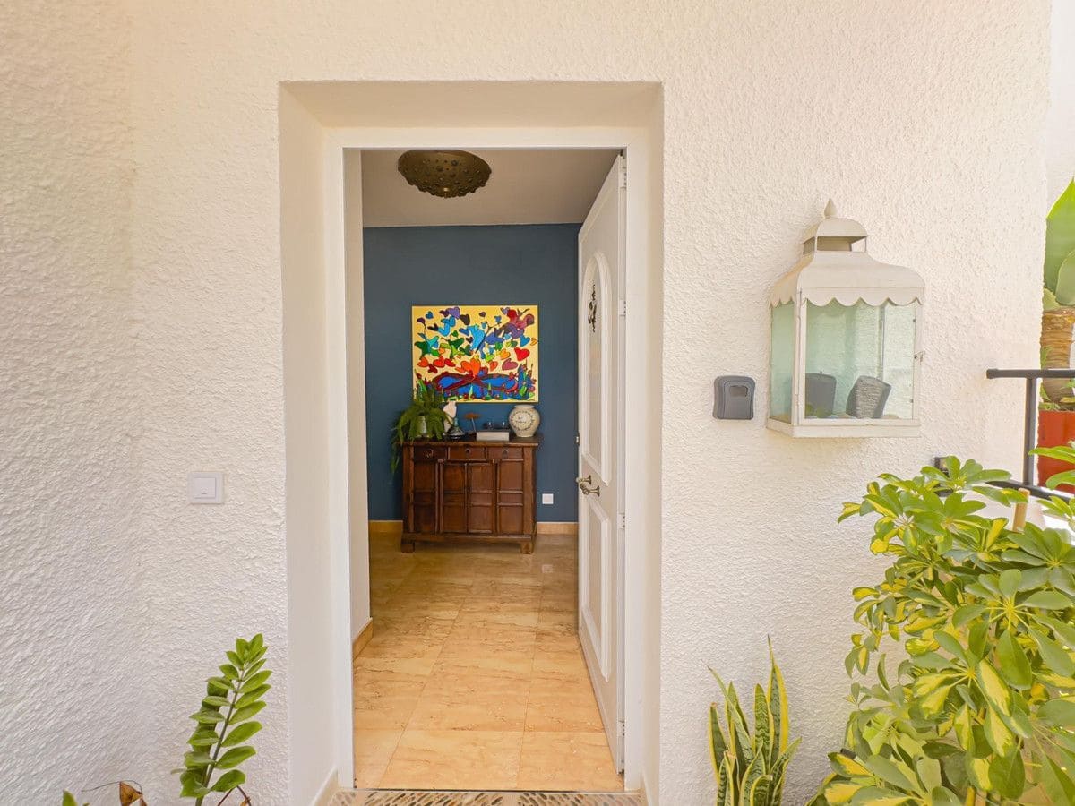 Chalet de 3 habitaciones en La Nucia en venta con piscina garaje - 788.000 € (Ref: 9790231)