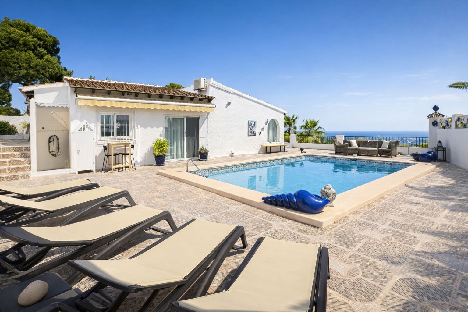 Chalet de 3 habitaciones en La Nucia en venta con piscina garaje - 788.000 € (Ref: 9790231)