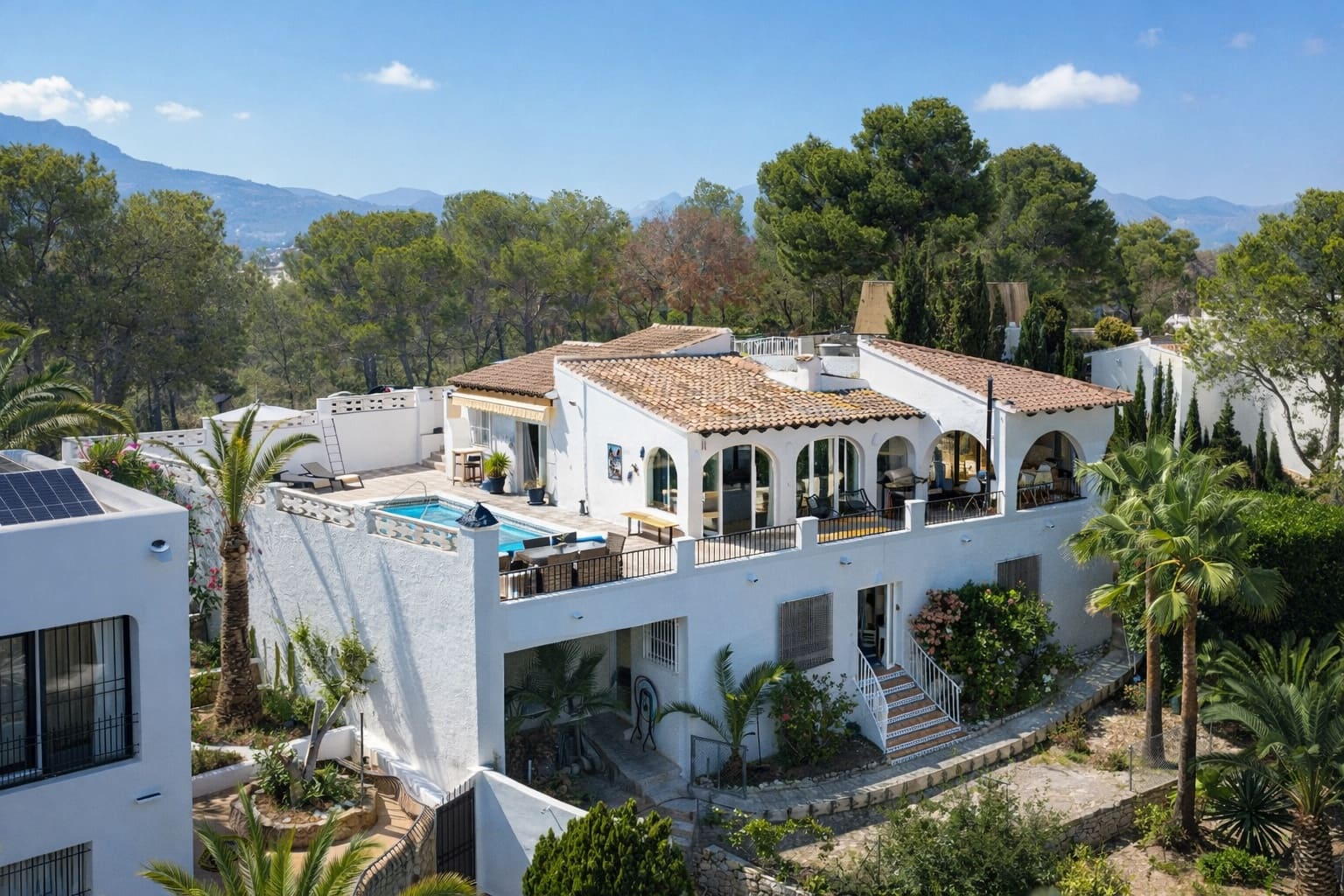 Chalet de 3 habitaciones en La Nucia en venta con piscina garaje - 788.000 € (Ref: 9790231)