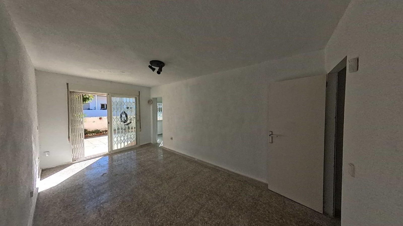 Piso de 3 habitaciones en Alfaz del Pi / L'Alfàs del Pi en venta con piscina - 170.000 € (Ref: 10005735)