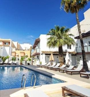 13 bedroom Hotel for sale in Alfaz del Pi / L'Alfàs del Pi with pool - € 1,700,000 (Ref: 10017622)