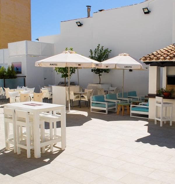 13 bedroom Hotel for sale in Alfaz del Pi / L'Alfas del Pi with pool - € 1,700,000 (Ref: 10017622)