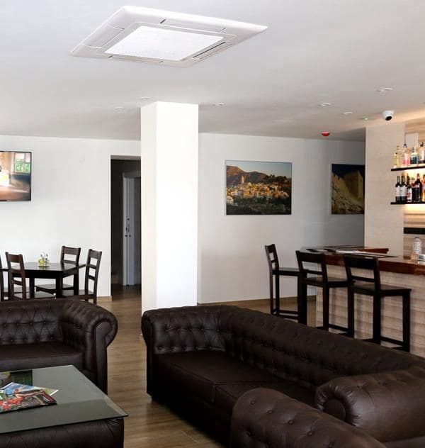 13 bedroom Hotel for sale in Alfaz del Pi / L'Alfas del Pi with pool - € 1,700,000 (Ref: 10017622)