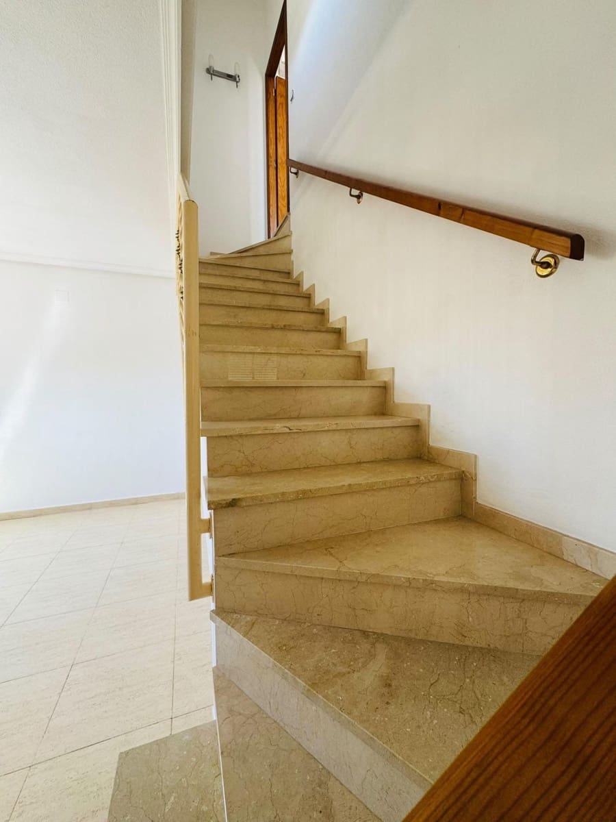 Adosado de 2 habitaciones en Polop en venta con piscina garaje - 299.000 € (Ref: 10109844)