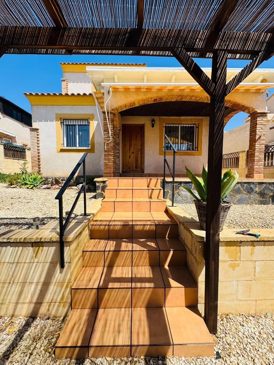 Adosado de 2 habitaciones en Polop en venta con piscina garaje - 299.000 € (Ref: 10109844)