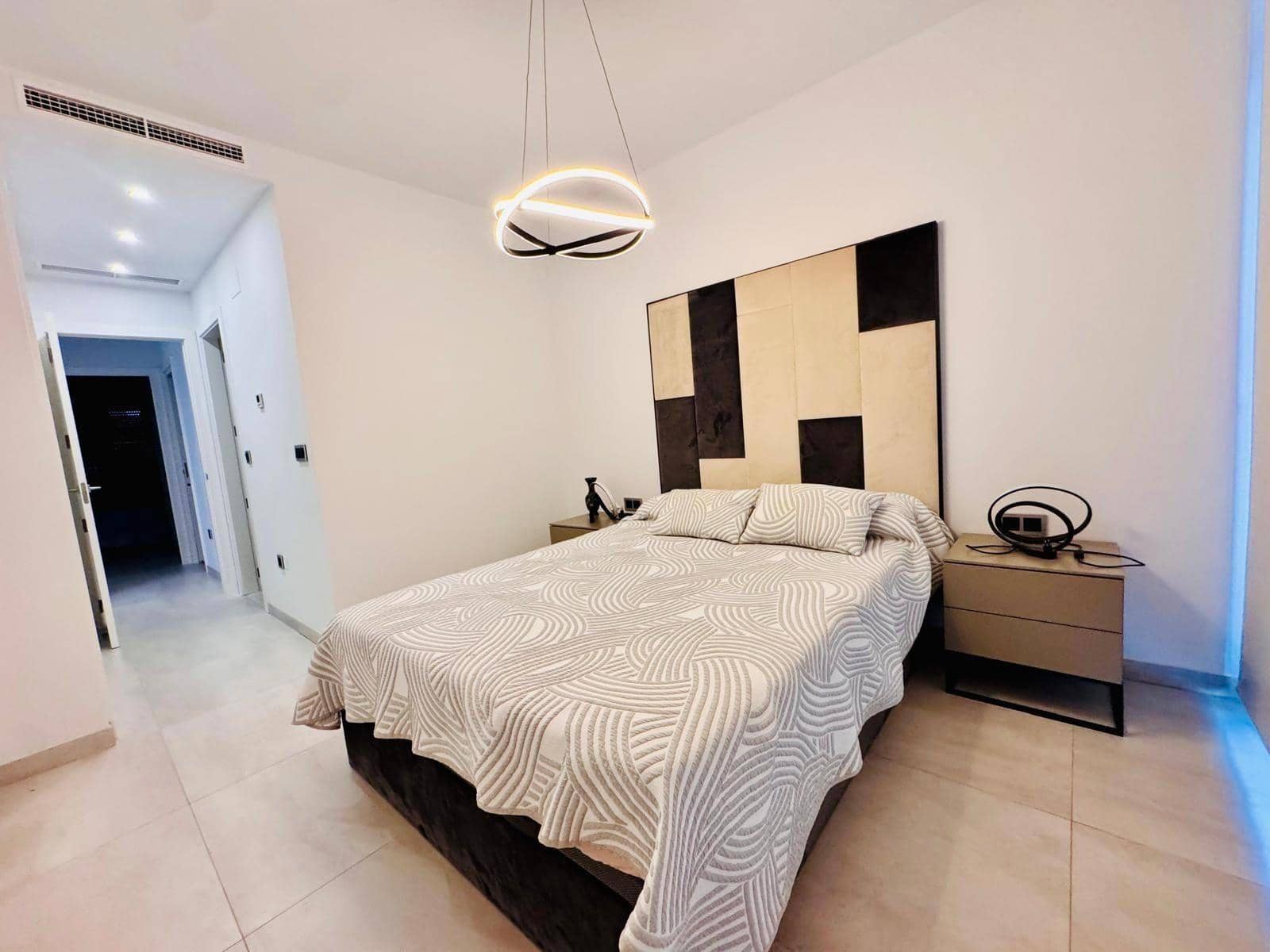 2 soverom Leilighet til salgs i Benidorm med svømmebasseng - € 680 000 (Ref: 10159838)