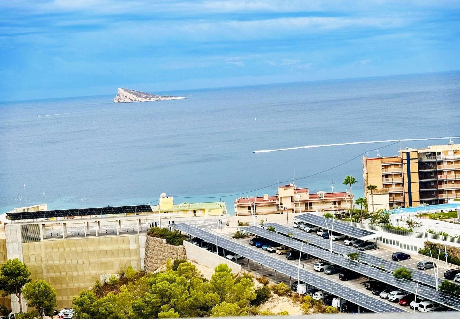 2 soverom Leilighet til salgs i Benidorm med svømmebasseng - € 680 000 (Ref: 10159838)