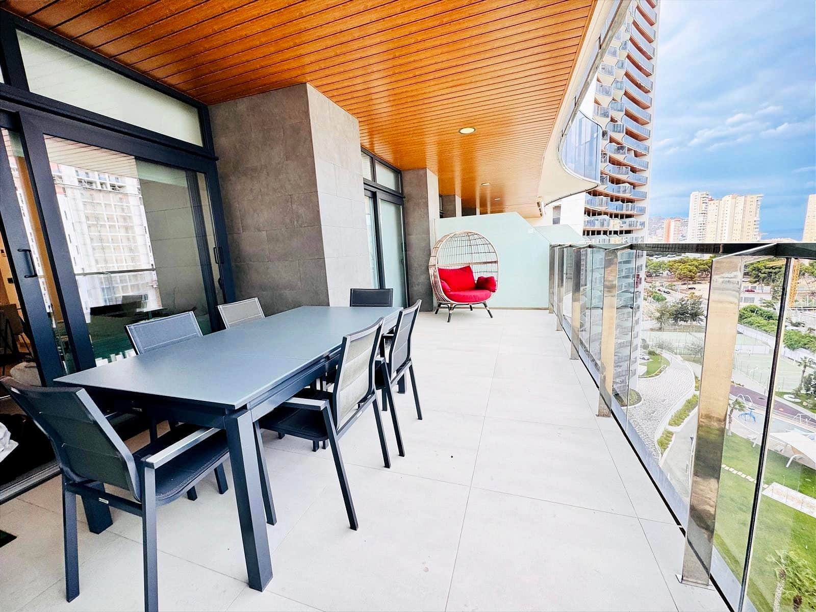 2 soverom Leilighet til salgs i Benidorm med svømmebasseng - € 680 000 (Ref: 10159838)
