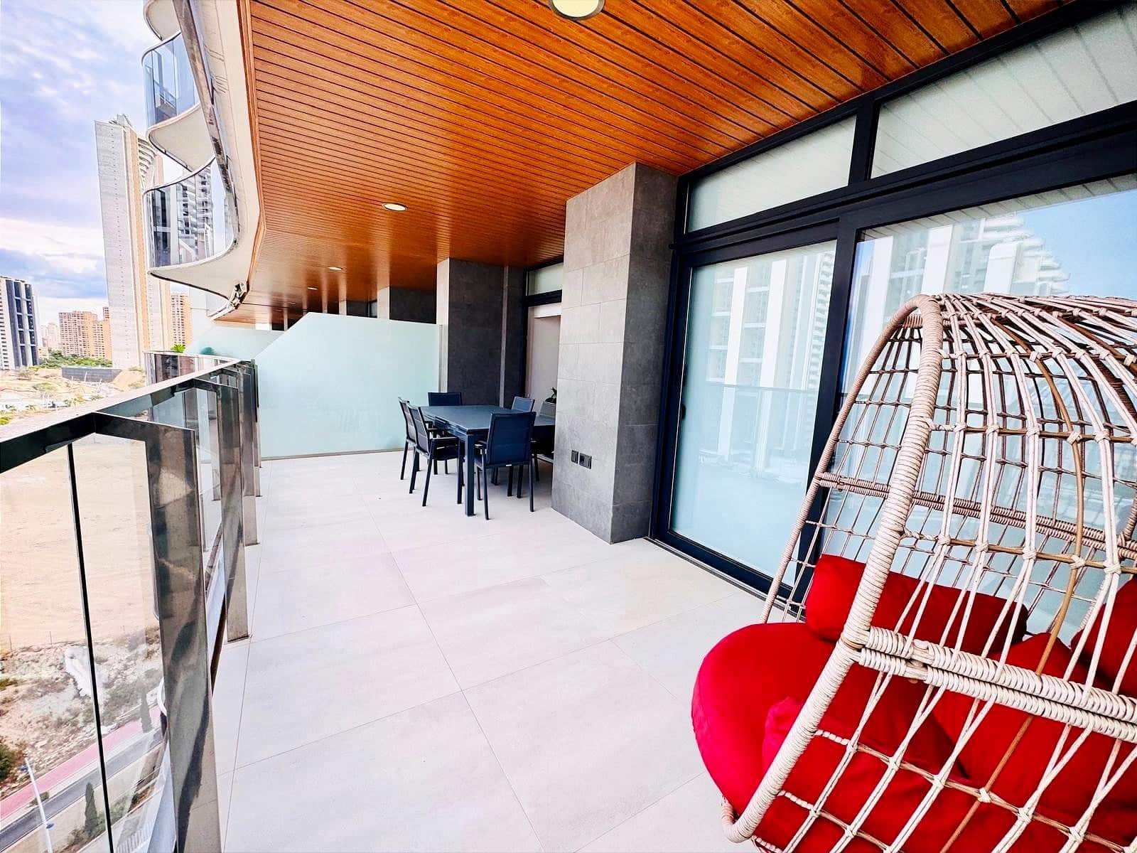 2 soverom Leilighet til salgs i Benidorm med svømmebasseng - € 680 000 (Ref: 10159838)