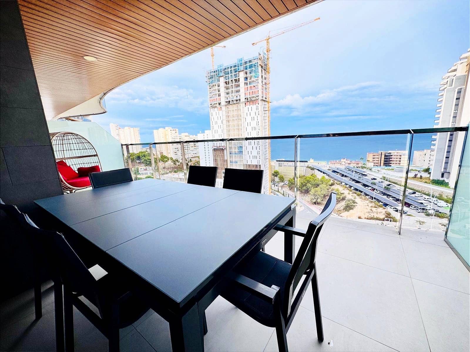 2 soverom Leilighet til salgs i Benidorm med svømmebasseng - € 680 000 (Ref: 10159838)