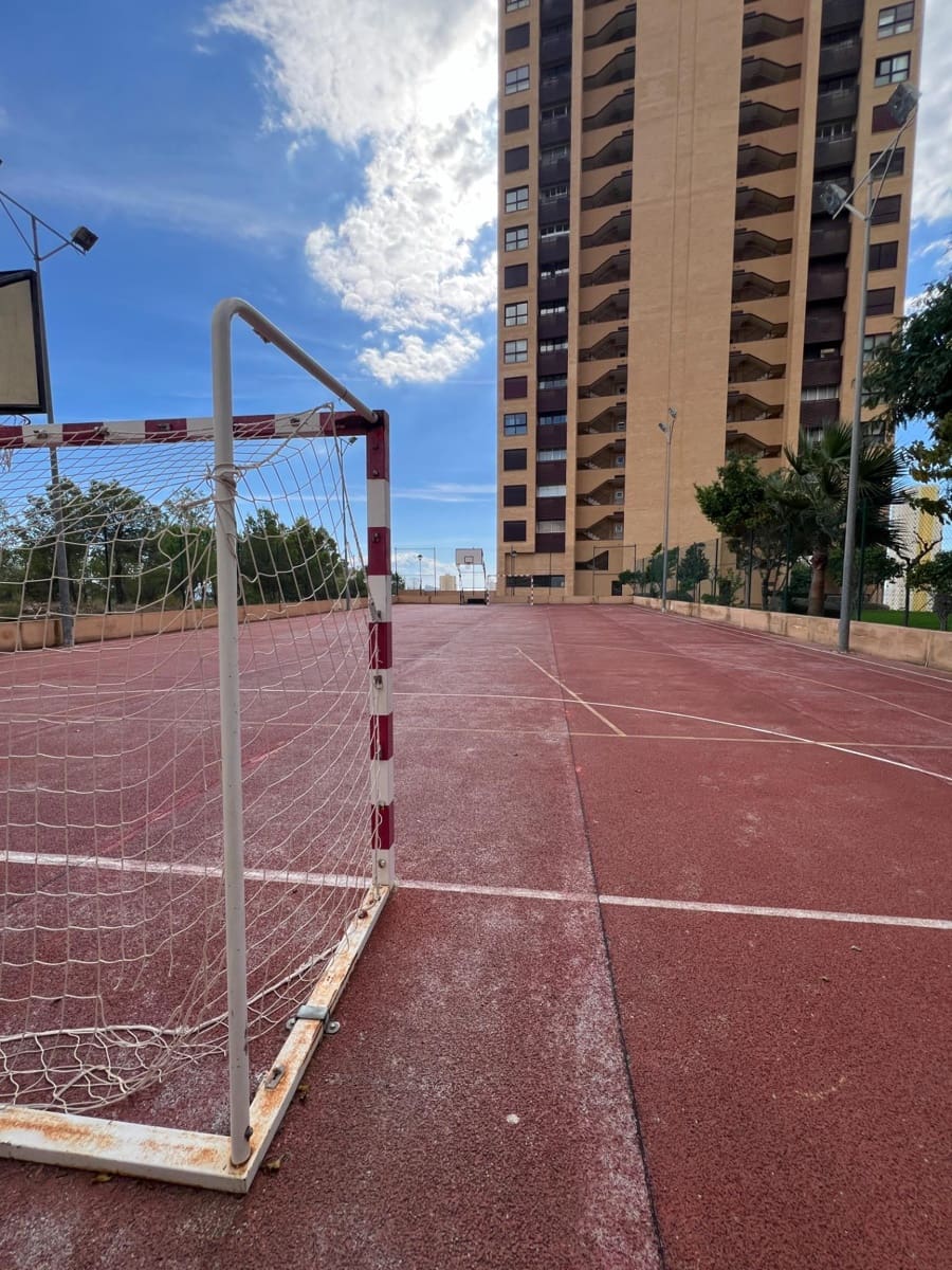 Apartamento de 2 habitaciones en Benidorm en venta con piscina garaje - 375.000 € (Ref: 10174108)