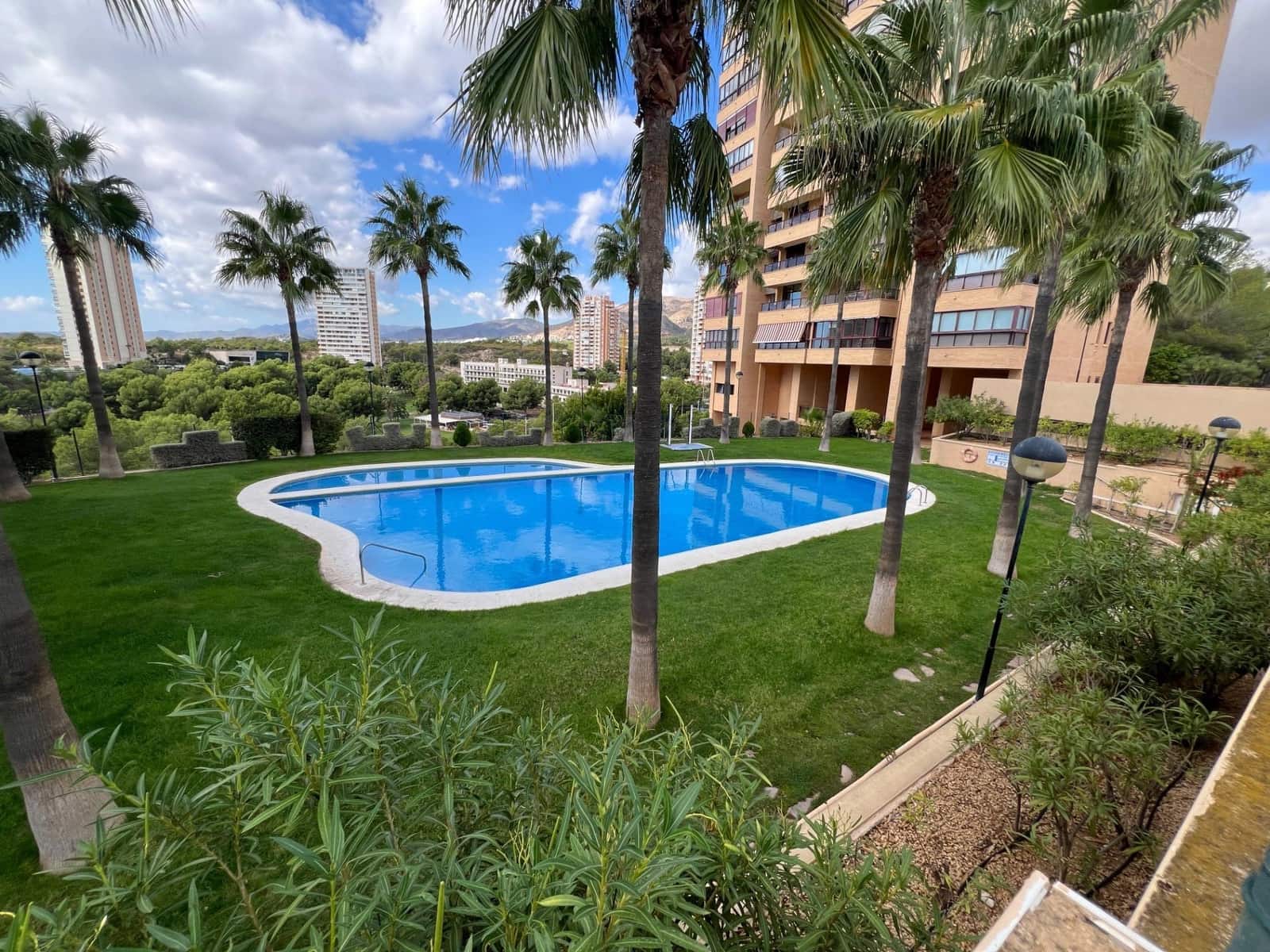 Apartamento de 2 habitaciones en Benidorm en venta con piscina garaje - 375.000 € (Ref: 10174108)