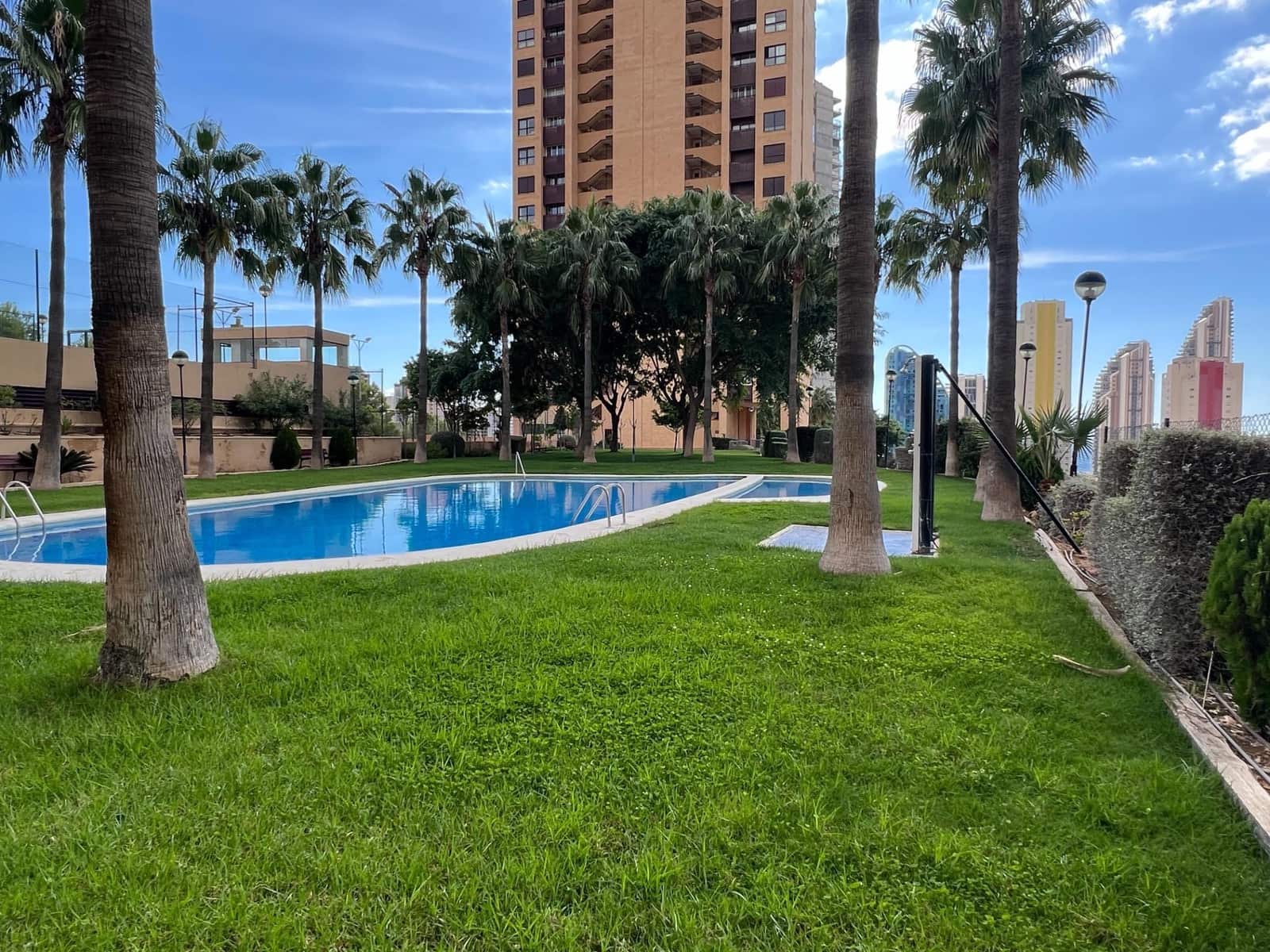 Apartamento de 2 habitaciones en Benidorm en venta con piscina garaje - 375.000 € (Ref: 10174108)