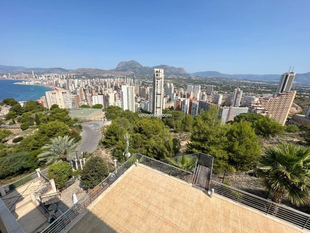 4 slaapkamer Villa te koop in Benidorm met zwembad garage - € 2.650.000 (Ref: 8066394)