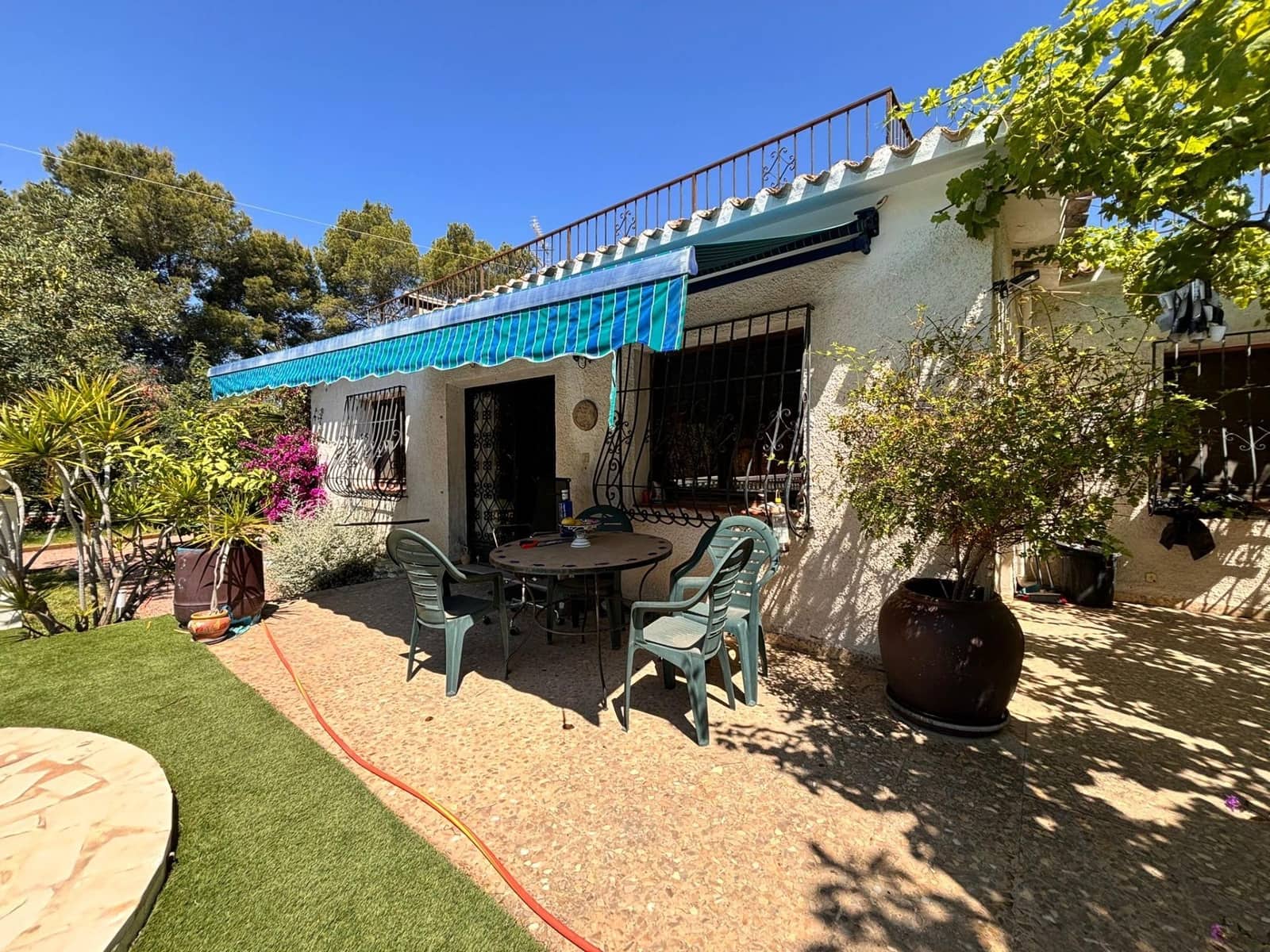 6 bedroom Villa for sale in Alfaz del Pi / L'Alfas del Pi with pool - € 525,000 (Ref: 8445850)