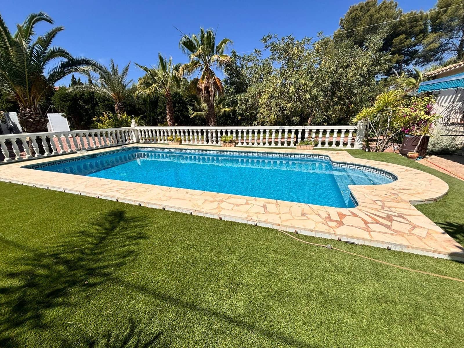 6 bedroom Villa for sale in Alfaz del Pi / L'Alfas del Pi with pool - € 525,000 (Ref: 8445850)