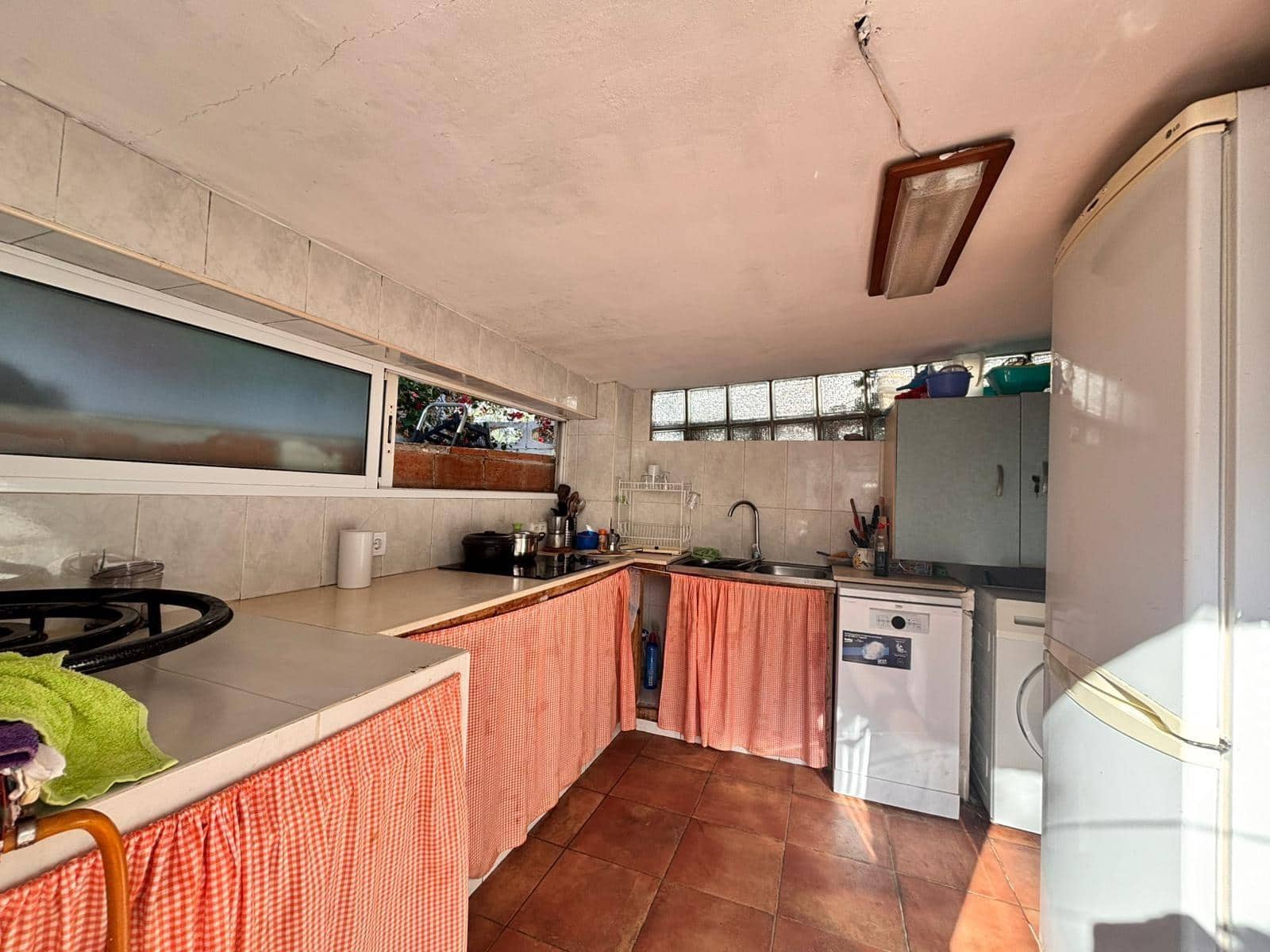 5 bedroom Villa for sale in Alfaz del Pi / L'Alfas del Pi with garage - € 1,000,000 (Ref: 8680285)