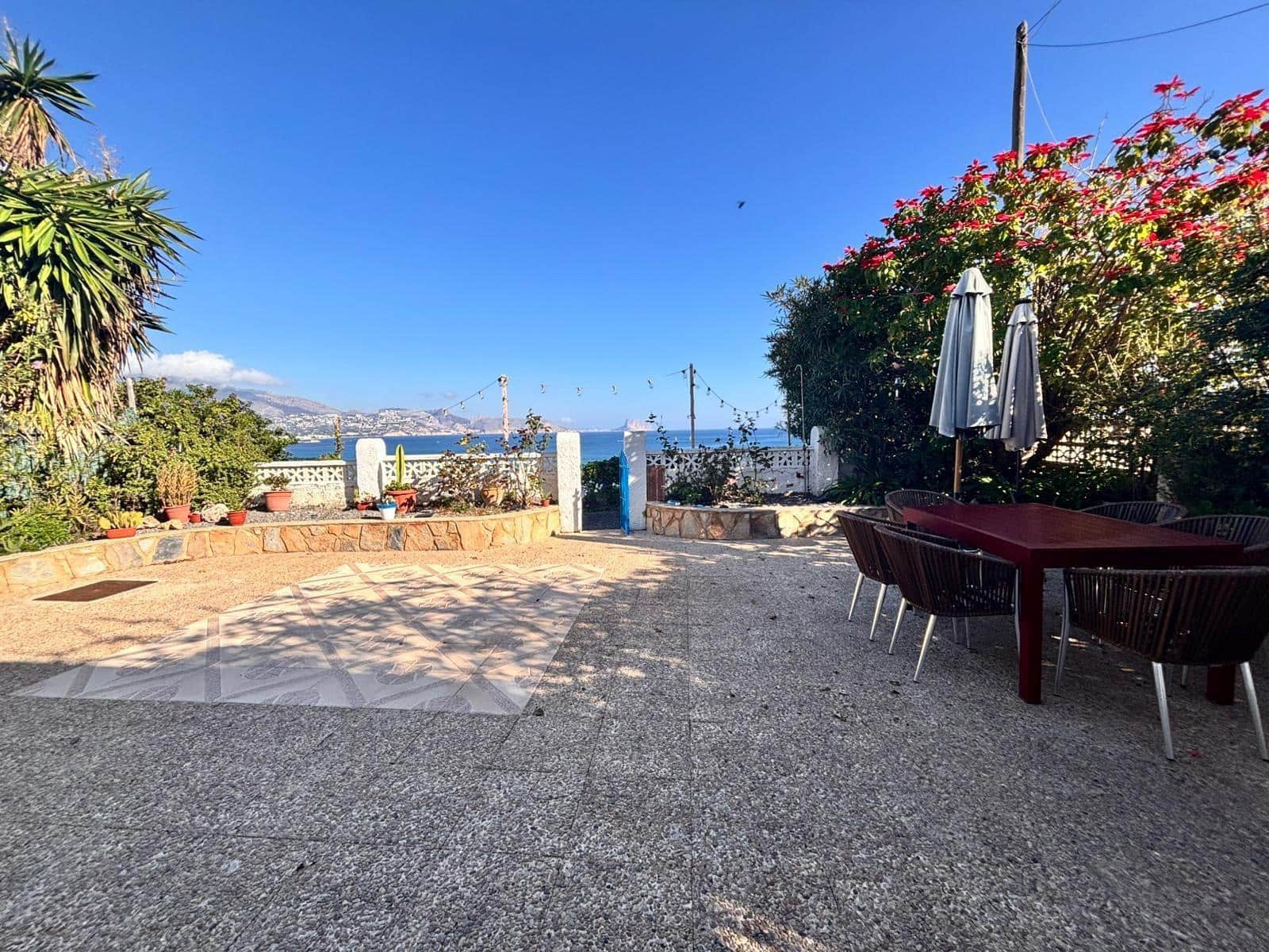 5 bedroom Villa for sale in Alfaz del Pi / L'Alfas del Pi with garage - € 1,000,000 (Ref: 8680285)