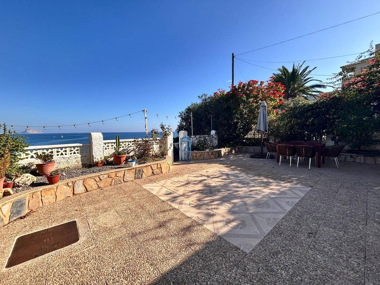 5 bedroom Villa for sale in Alfaz del Pi / L'Alfas del Pi with garage - € 1,000,000 (Ref: 8680285)