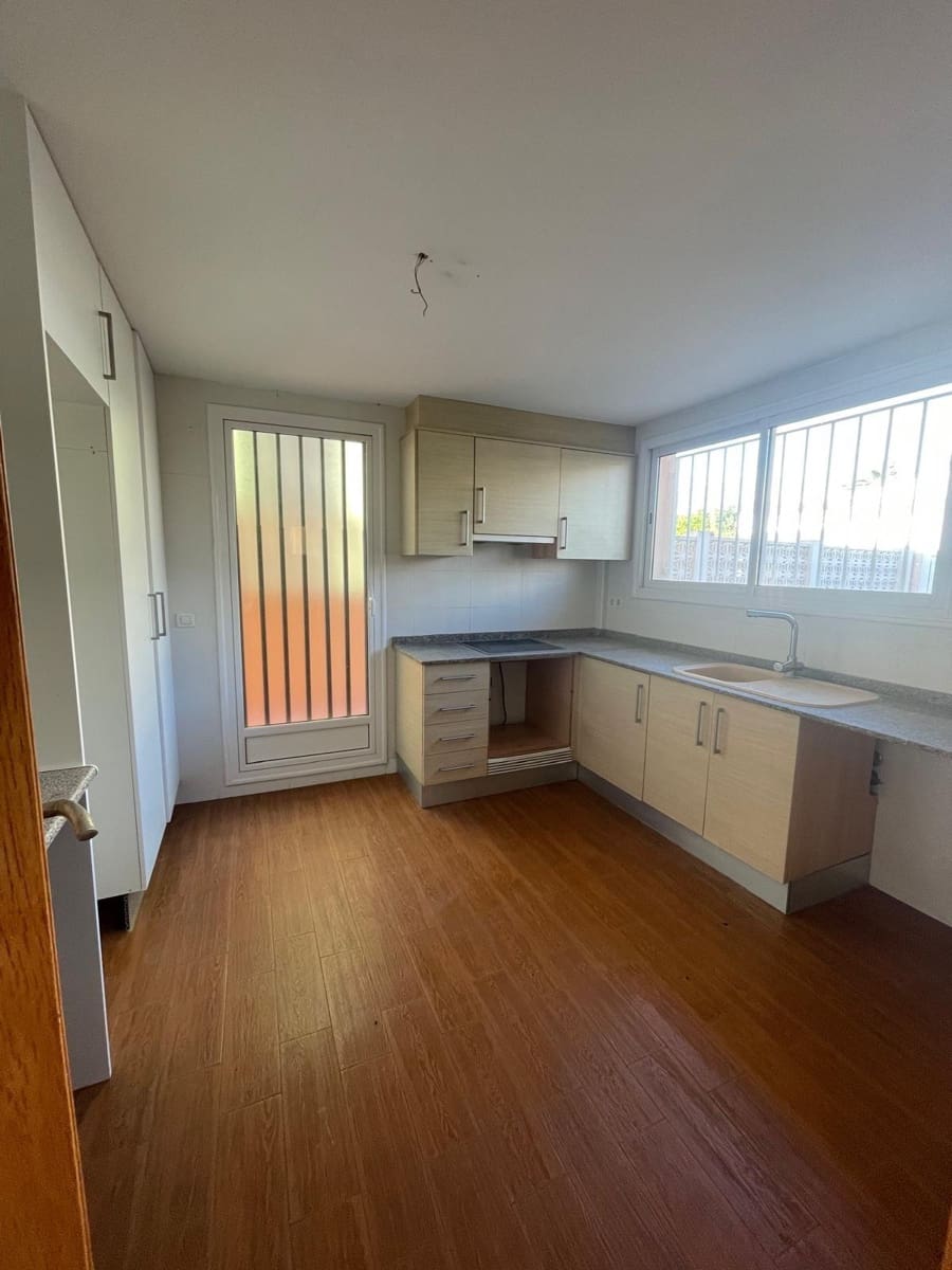 4 slaapkamer Villa te koop in Alfaz del Pi / L'Alfas del Pi met garage - € 385.500 (Ref: 8694746)