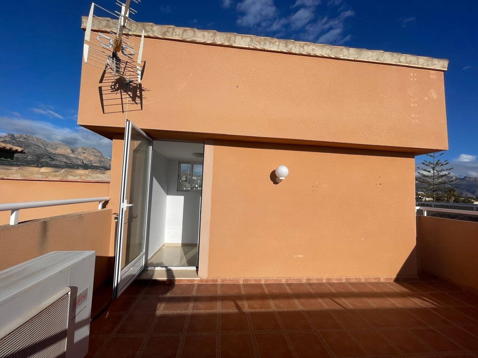 4 slaapkamer Villa te koop in Alfaz del Pi / L'Alfas del Pi met garage - € 385.500 (Ref: 8694746)