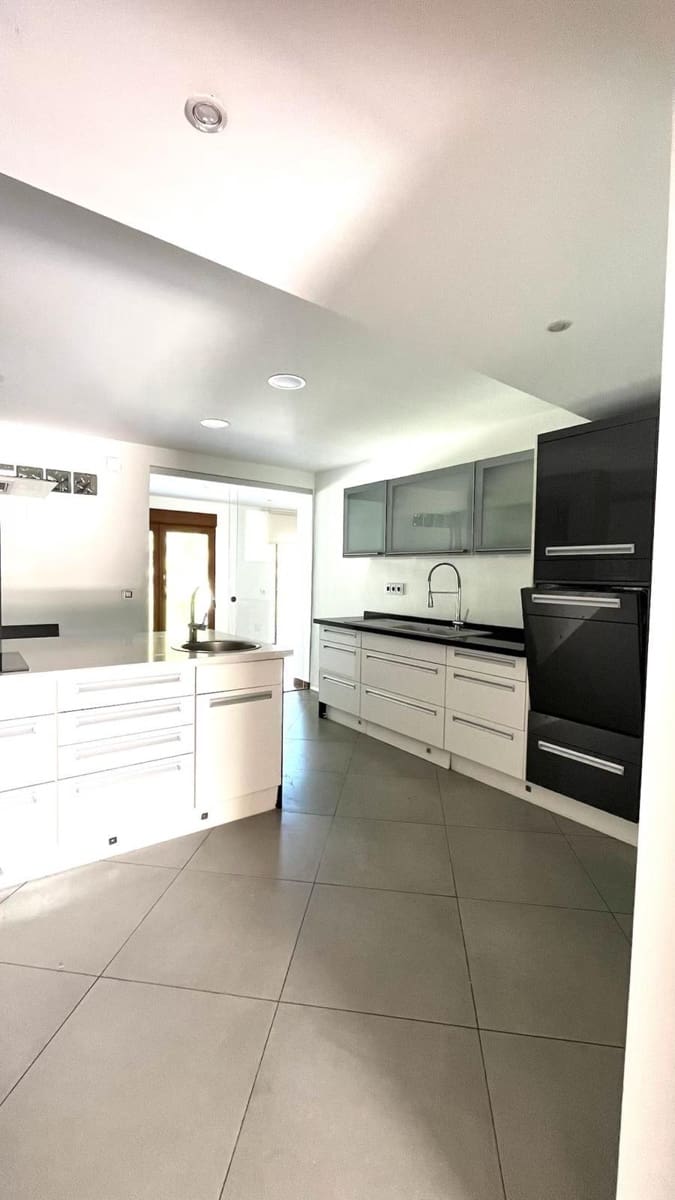 4 quarto Moradia para venda em La Nucia com piscina garagem - 950 000 € (Ref: 8741678)